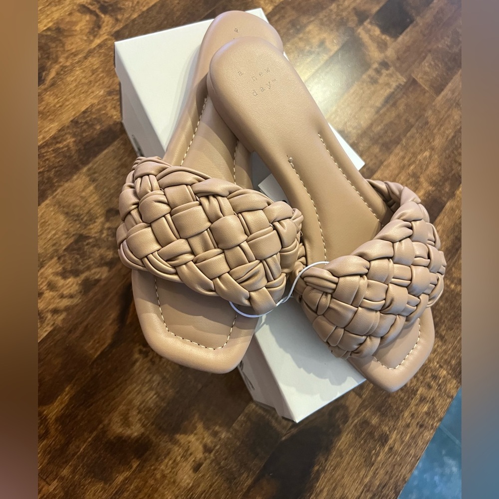 Woman’s nude sandals size 7